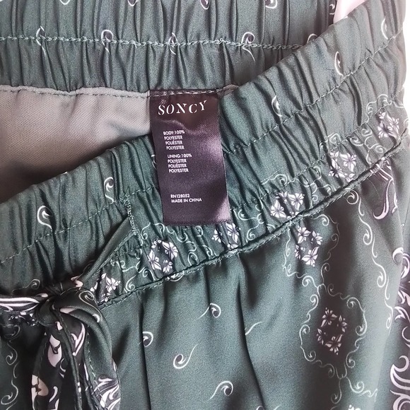 Soncy Smocked Waistband Pants Size 00 (10) in Green‎ w/ White Floral Design - Picture 5 of 11